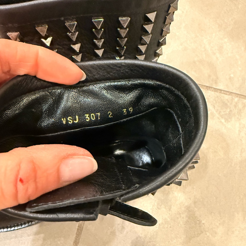 Valentino Garavani Black Combat Boots with Silver Studs (box is missing) - Picture 5 of 12
